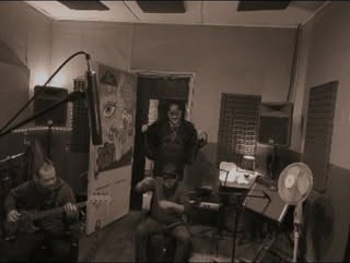 Los Vibradres trabajando en su segundo disco en La Fusa